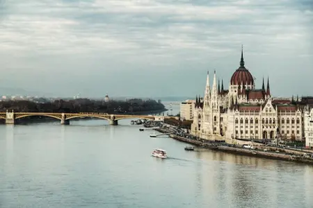 There will be no free parking in Budapest on working days between the two holidays this year.
