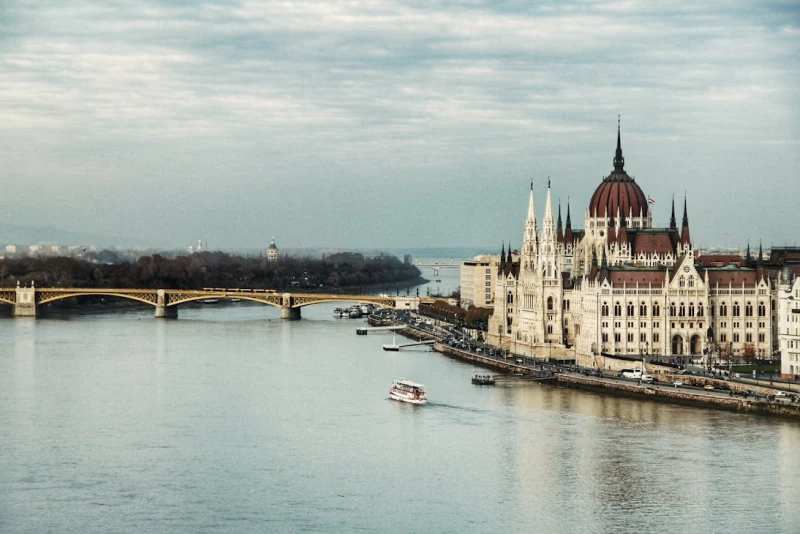 There will be no free parking in Budapest on working days between the two holidays this year.